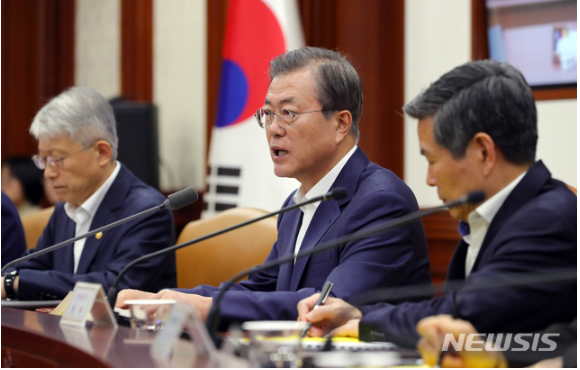 문재인 대통령이 17일 서울에서 열린 경제장관회의에 참석, 모두발언을 하고 있다. 2019.10.17.