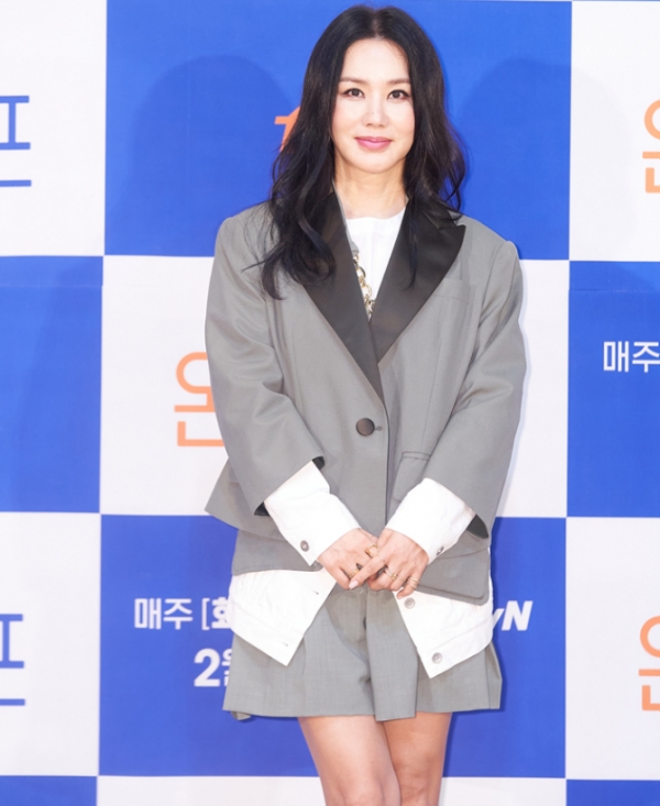 15일 오전 진행된 tvN 예능물 '온앤오프' 온라인 제작발표회에 참석한 엄정화 (사진