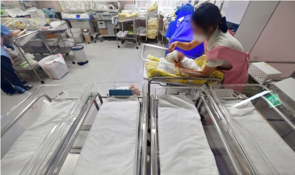 경기 수원시 한 병원 신생아실의 모습. 2021.01.04