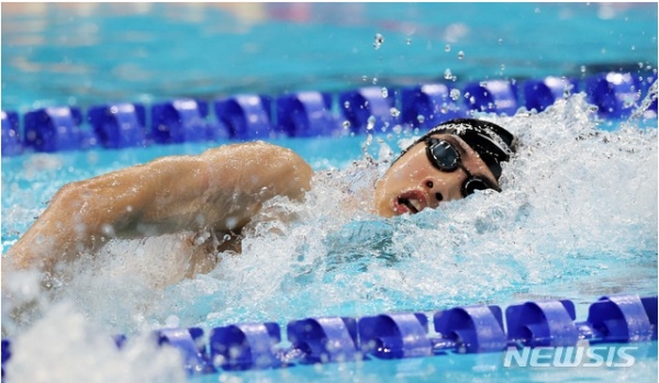 황선우가 27일 오전 도쿄 아쿠아틱스 센터에서 열린 2020 도쿄올림픽 수영 남자 200m 자유형 결승에 출전해 역영하고 있다. 2021.07.27.